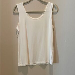 Chic’s Classic Cream Shell